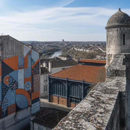 Angoulême au-delà de la BD : murales, remparts, halles et le panorama qu'on ne montre jamais